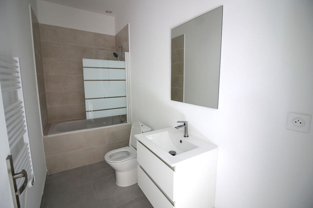 NIMES Quartier Grézan Bel appartement rénové P2 de 41,57m² au 1er étage sans ascenseur.