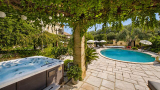  Maison à vendre 15 + pièces 675 m²