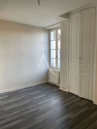 Location Appartement A LOUER LE LION D'ANGERS Bel Appt T3 au 1er étage de 59 m2 Le lion d angers