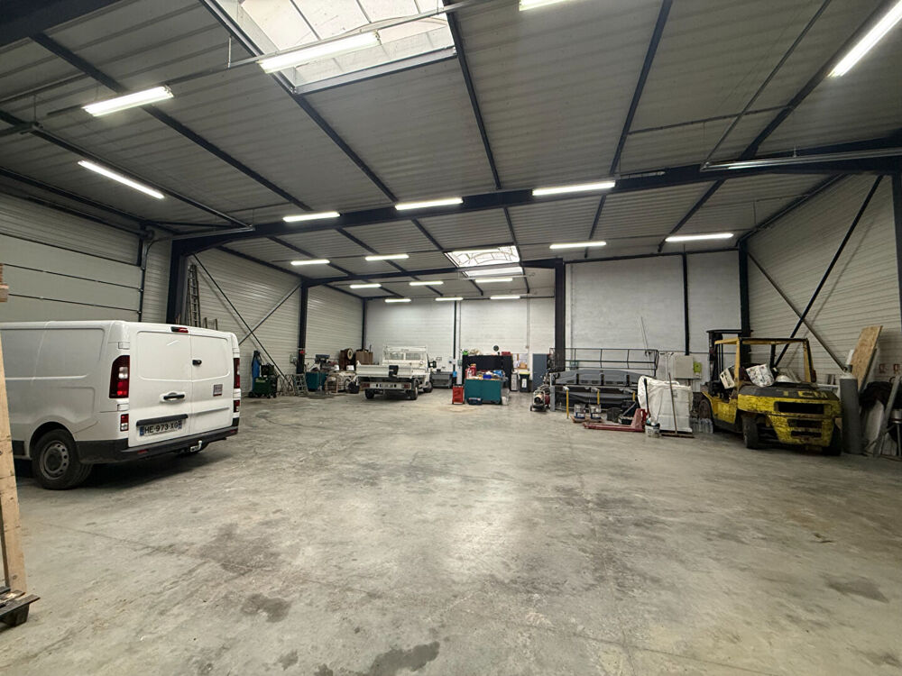   Local d'activité Glaire 5 pièces 680 m2 