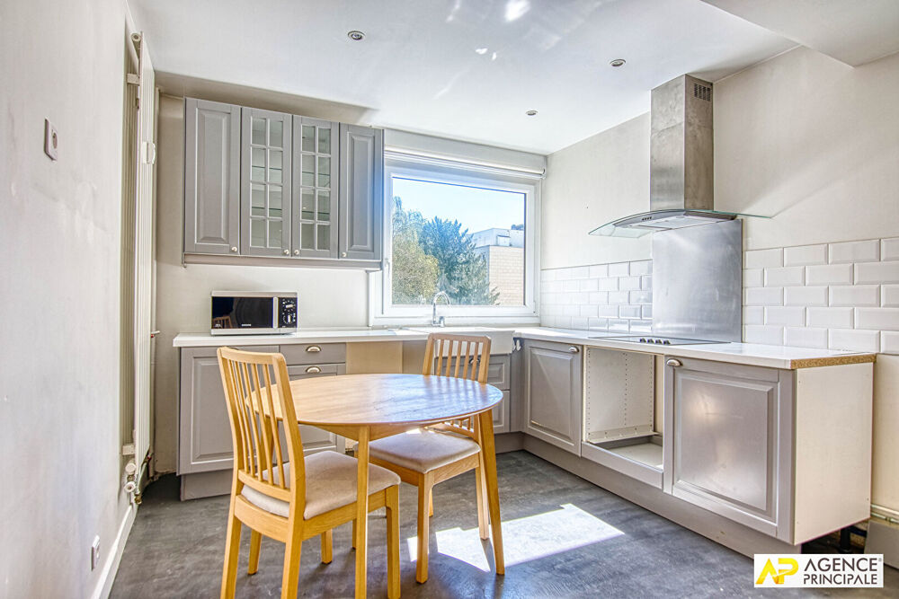 Vente Appartement Versailles Rive-Droite Appartement 4 pièces 88 m² carrez situé au 2ème étage avec ascenseur, terrasse, cave et parkin Versailles
