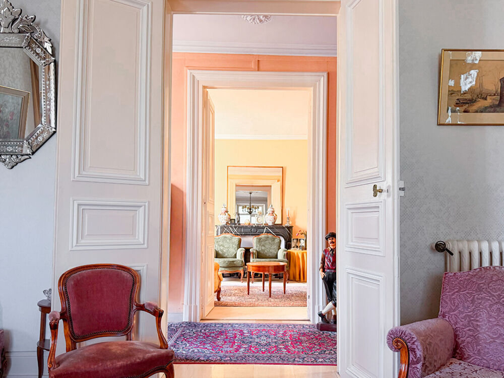 Vente Villa Château de caractère à Angers, 7 chambres, chapelle privée, pavillon indépendant, garages et parc de 3 260 m². Angers