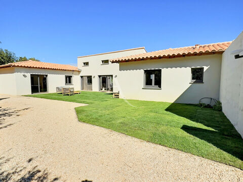   30 KM SUD PERPIGNAN :  Maison contemporaine 5 pièces 160 m² avec PISCINE, GARAGE de 150 m² et TERRAIN de 3,3 HECTARES !! Maison - 5 pièce(s) - 160 m²
