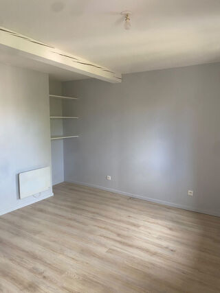 Appartement à louer 3 pièces 60 m²