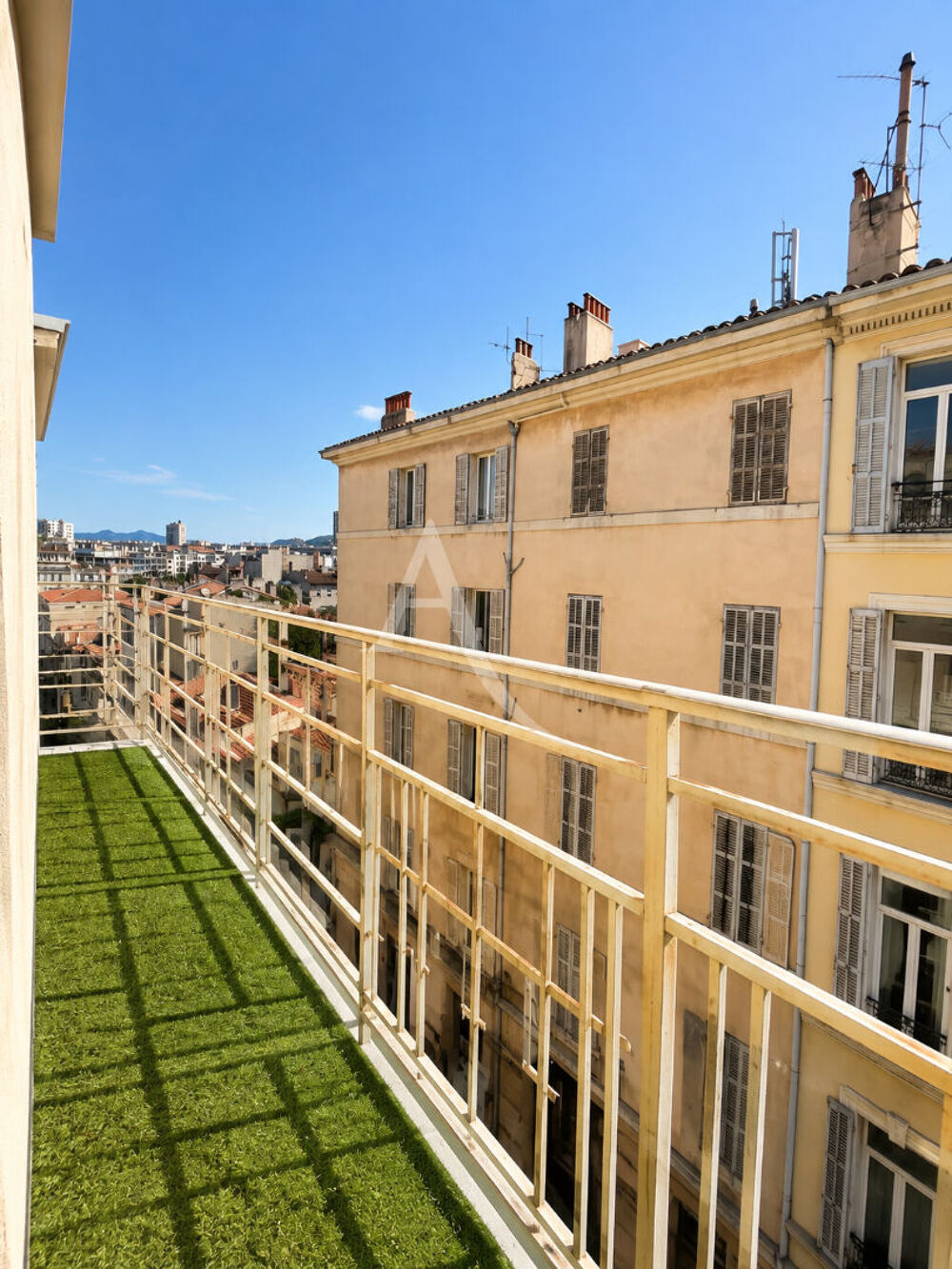 Vente Appartement RUE DR JEAN FIOLLE - T2 -  EXTERIEUR & LUMINOSITE Marseille 6