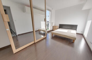  Appartement à louer 4 pièces 77 m²