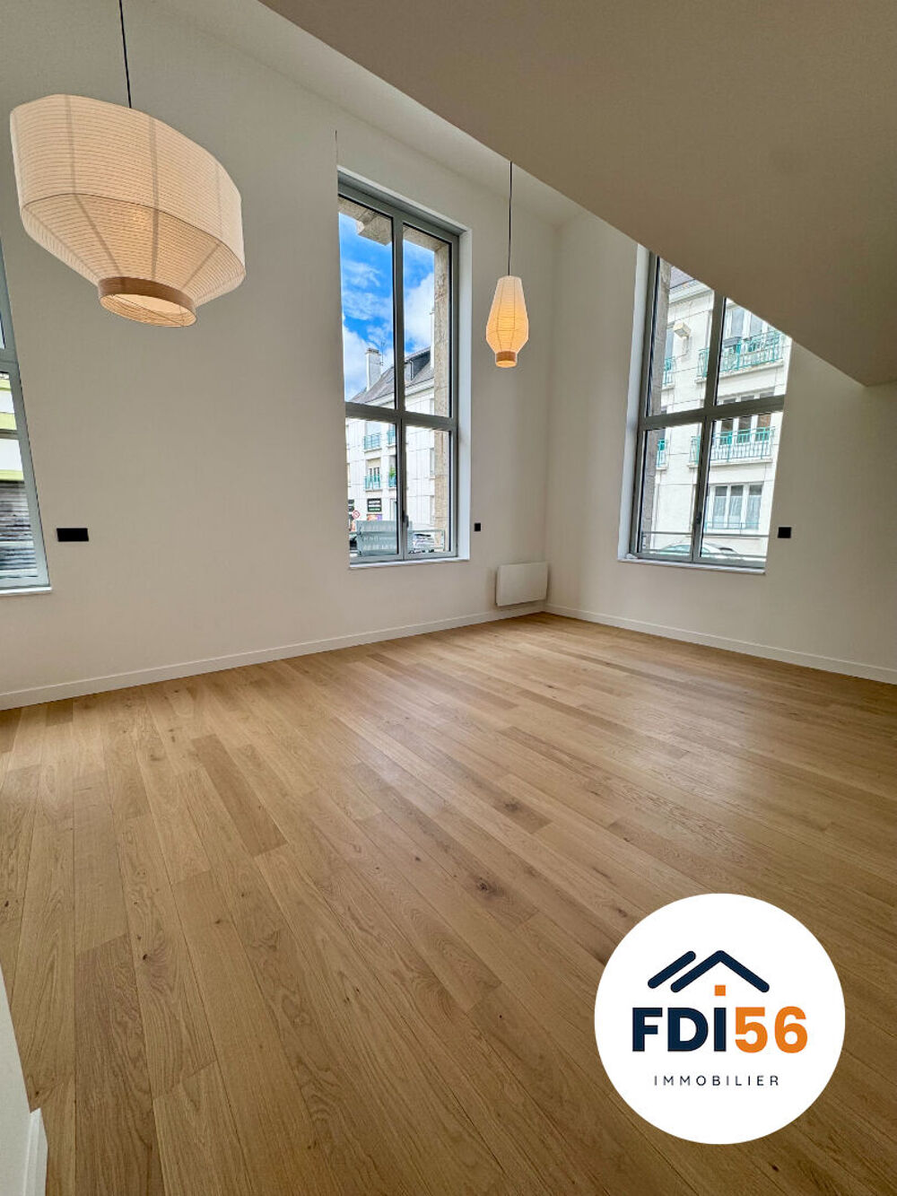 APPARTEMENT T4 DUPLEX 105M2 - CENTRE VILLE LORIENT - PARKING - RDC