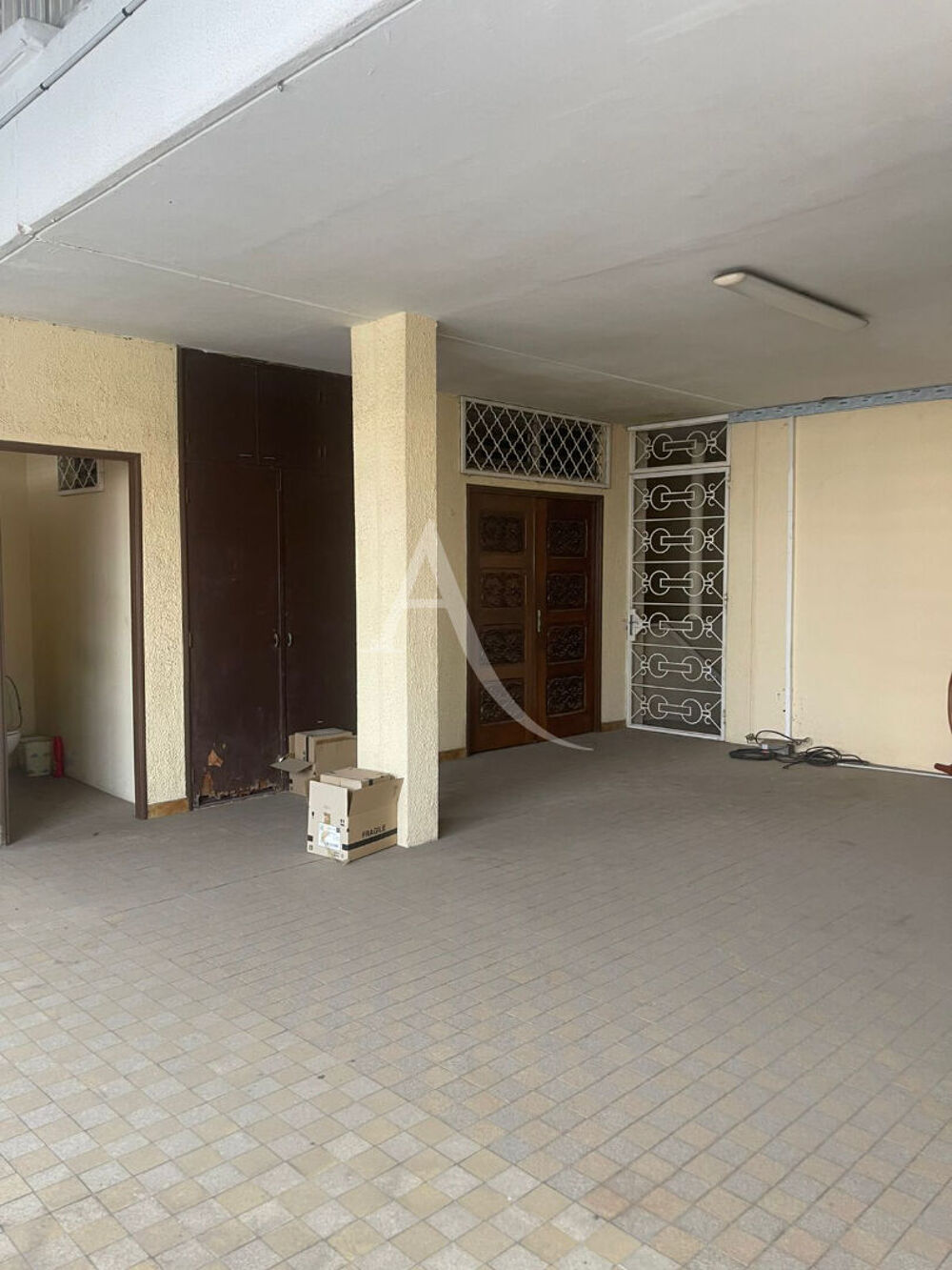 Vente Immeuble Un immeuble R+2 à usage mixte (commercial et habitation) Cayenne