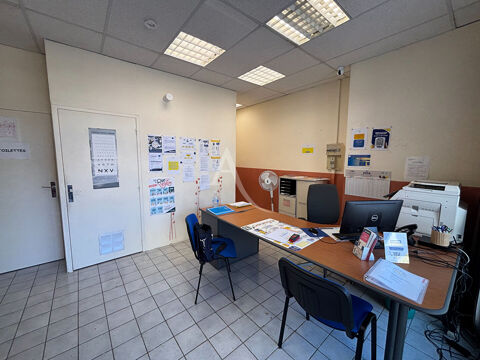  Local commercial Aytré centre proche Mairie place des Charmilles 