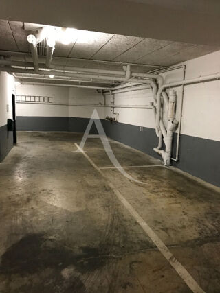  Parking / Garage à louer 