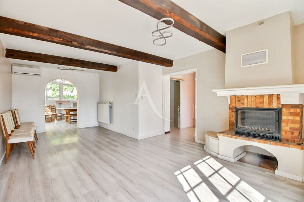 A pied des plages et magnifique vue dégagée ! Maison deux appartements LE PRADET !