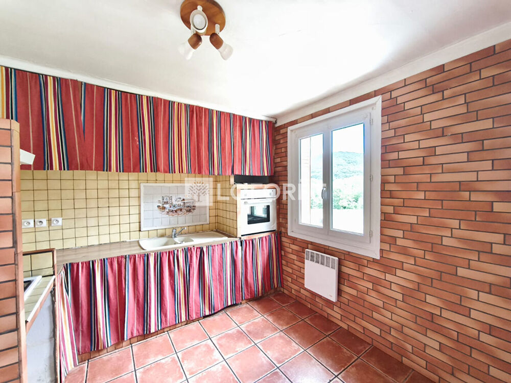 À vendre à Arles sur tech Appartement de 55m² au 3eme et dernier étage avec vue dégagée sur la nature.