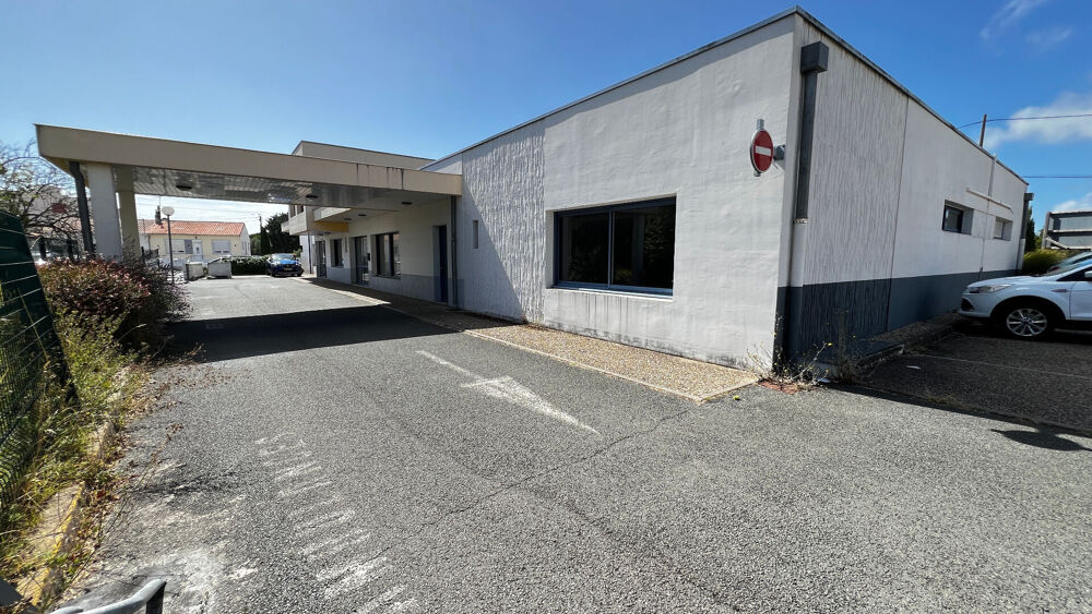   Local commercial Royan 577 m2 avec 29 parkings en plein centre de Royan Royan