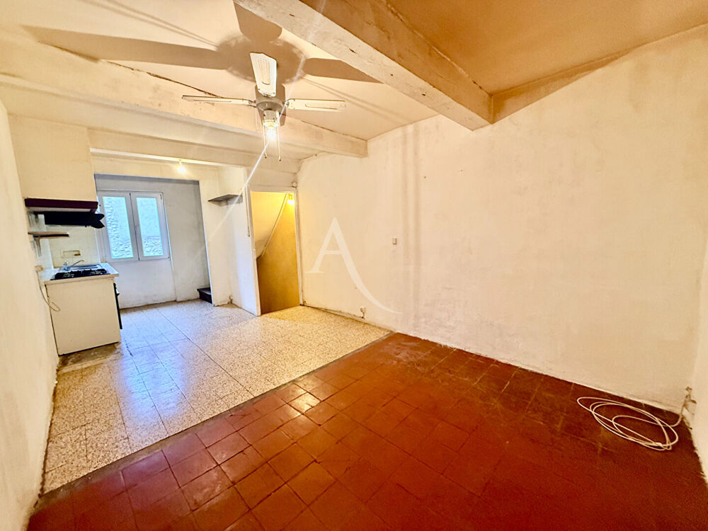 THUIR : Centre ville - maison de village, de 50 m² en R +2.