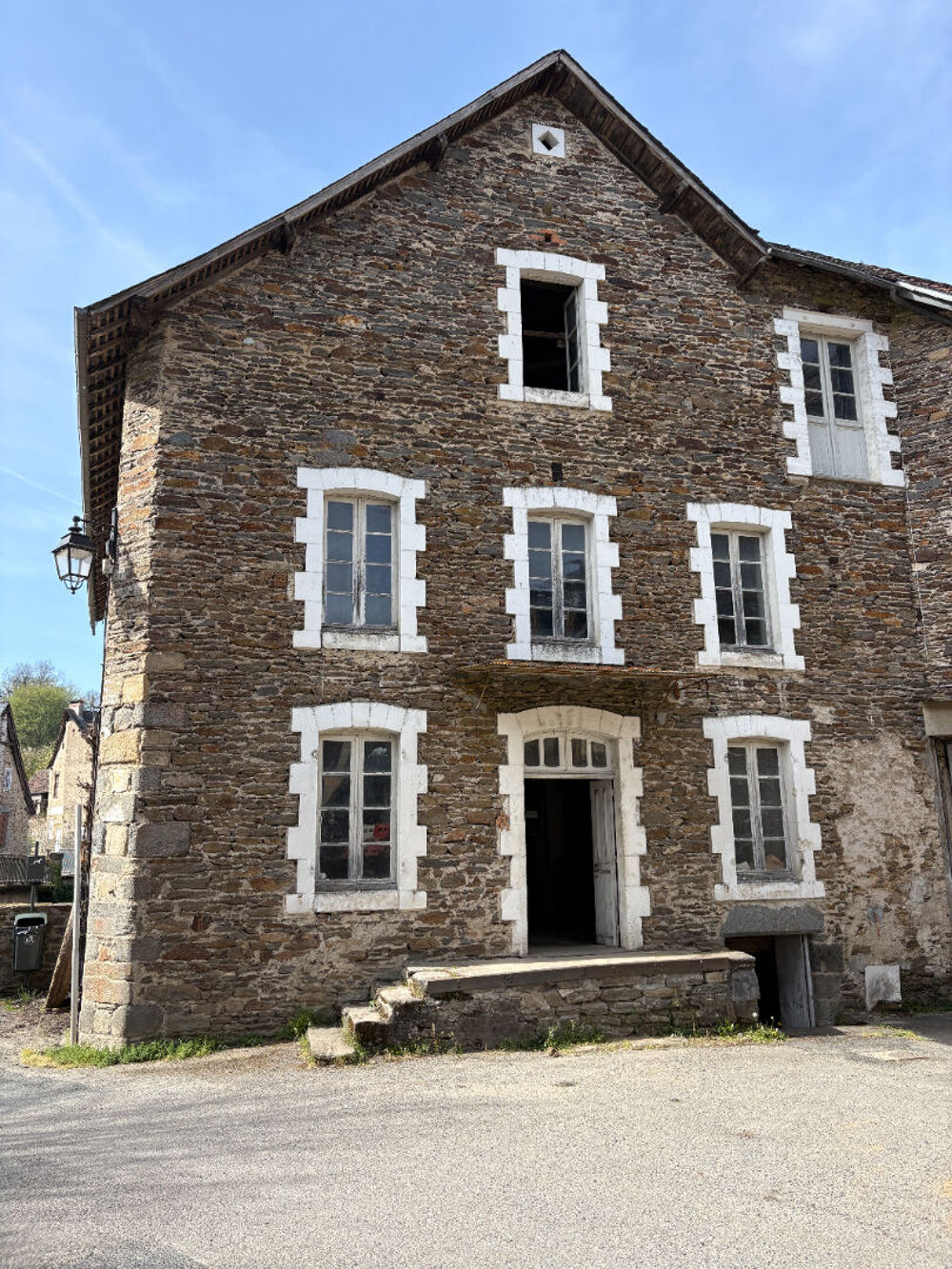 Ancien moulin avec turbine en activité, 700 m² de potentiel au coeur d'un des Plus Beaux Villages de France