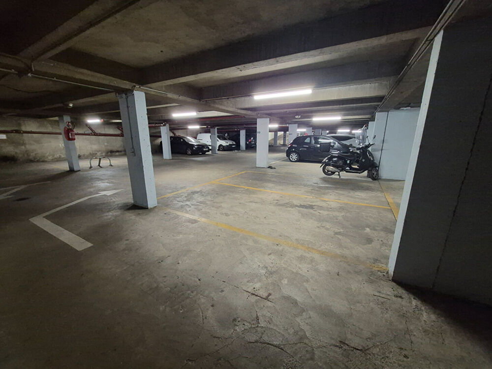 Vente Parking/Garage Place de parking - Idéale pour INVESTISSEMENT LOCATIF - 2 min du métro Colonel Fabien Paris 10