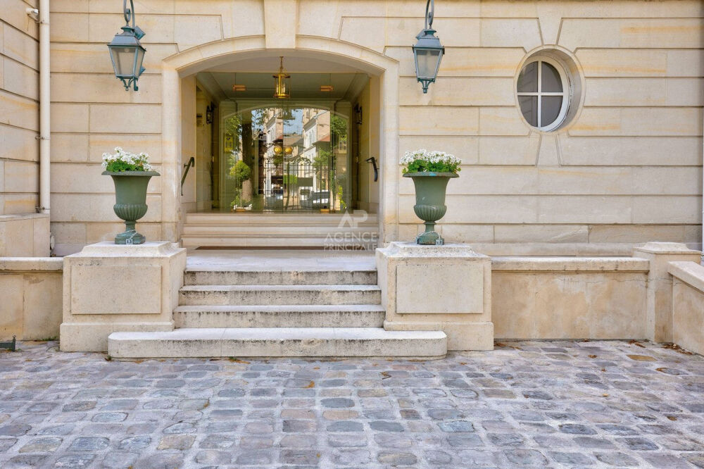 Vente Appartement Versailles Parc appartement 4 pièces 96 m² au sol (85.97 m² carrez) situé au3ème et dernier étage avec ascenseur, cave et deux p Versailles