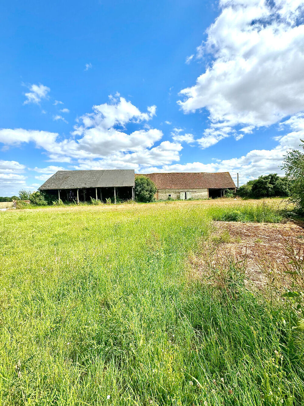 Vente Maison Secteur VERNEUIL SUR AVRE, en campagne, ancien corps de ferme avec de nombreuses dépendances, situé sur un terrain clos d'une co Verneuil sur avre