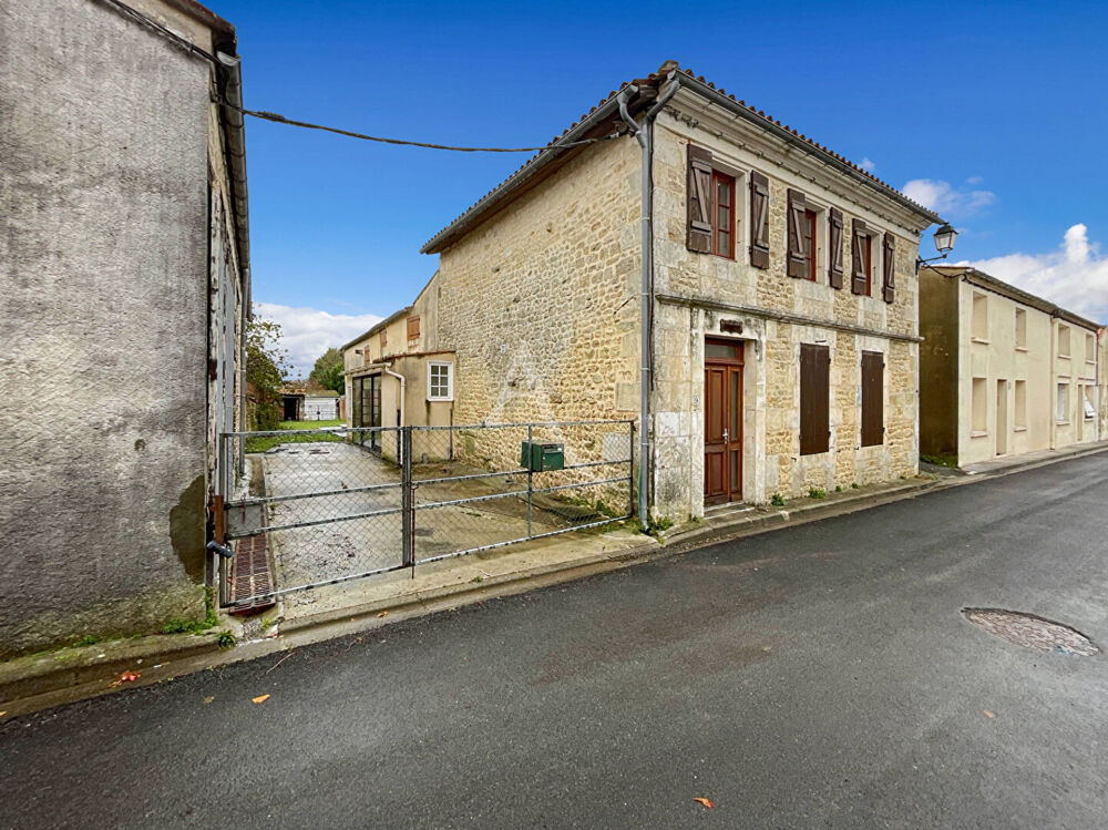 Vente Maison Ensemble immobilier ,un T4 et un T6 , 12 pièces ,7 chambres  , hangar , garage , terrains non attenants et motte à cultiver Saint jean d angle