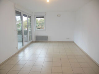  Appartement à louer 4 pièces 83 m²
