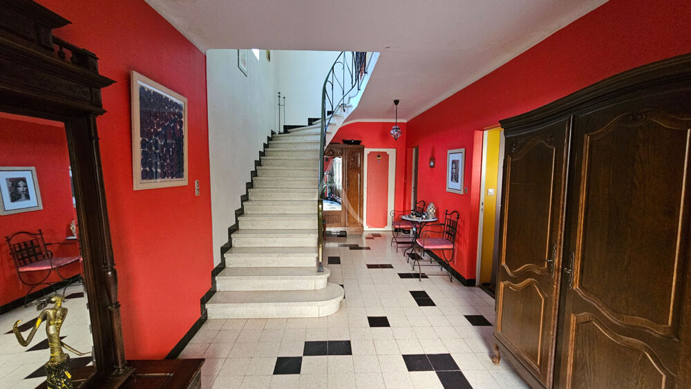 Vente Maison Maison Nimes 8 pièce(s) 211 m2 Nimes