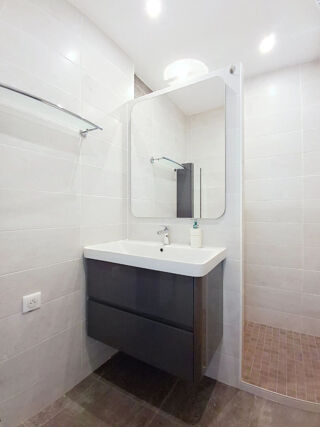 Appartement à louer 5 pièces 82 m²