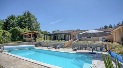   Maison style Villa  avec piscine, entre ville et campagne, cadre privilégié en Dordogne Maison - 7 pièce(s) - 210 m²