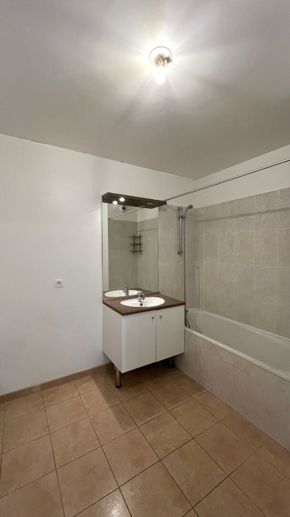 Vente Appartement PUTEAUX -  3 PIÈCES AVEC BALCON, VUE DÉGAGÉE ET PARKING Puteaux
