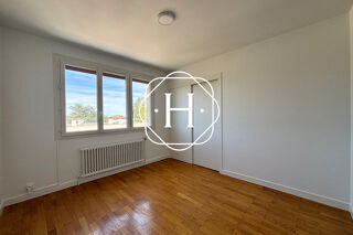  Appartement à louer 3 pièces 77 m²