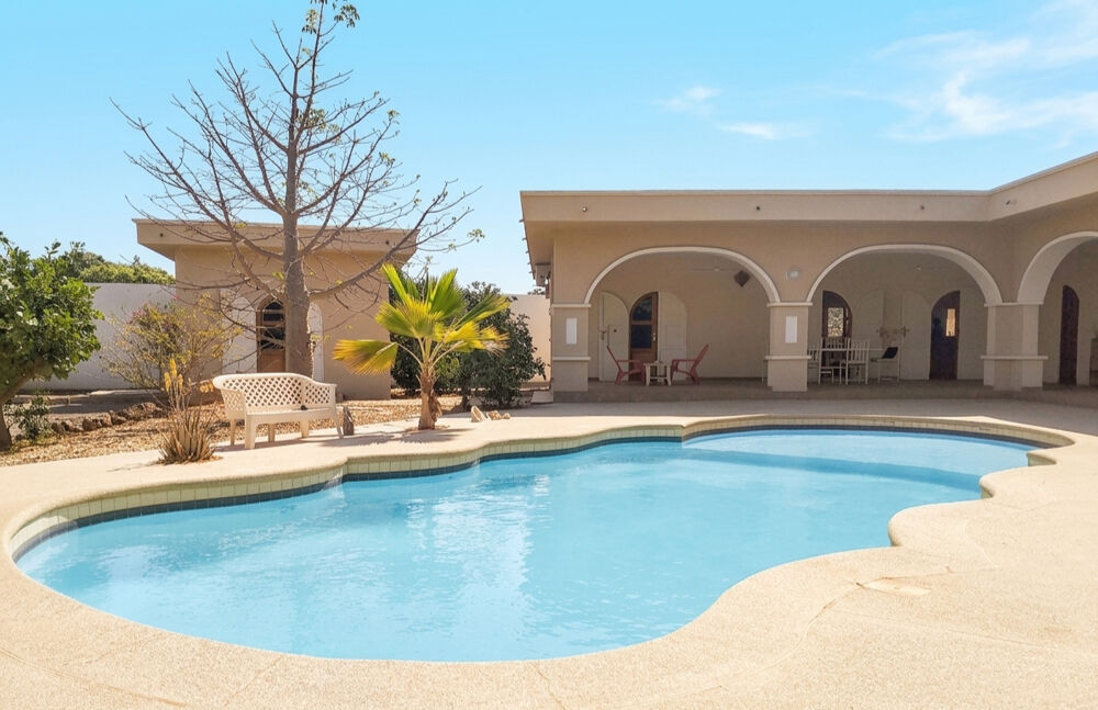 Vente Maison GRANDE VILLA DE 4 CHAMBRES AVEC PISCINE SUR UN TERRAIN ARBORE de 1023m²  SITUEE DANS QUARTIER RESIDENTIEL PAISIBLE Ngaparou (Senegal)