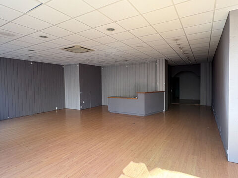   Bourg local commercial 104 m² 