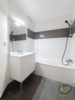  Appartement à louer 3 pièces 67 m²