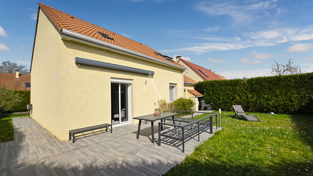 Maison INDIVIDUELLE VAUREAL avec 3 chambres garage et terrain.