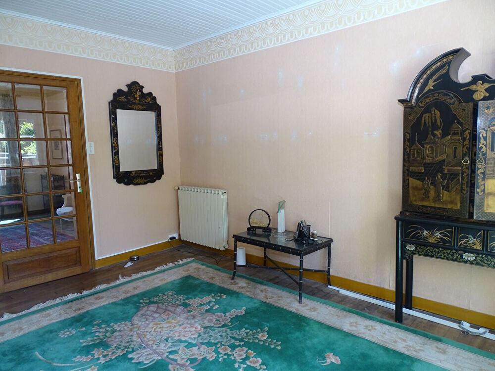 FINISTERE. Grande maison de 4 chambres à vendre, située dans un village, à Collorec