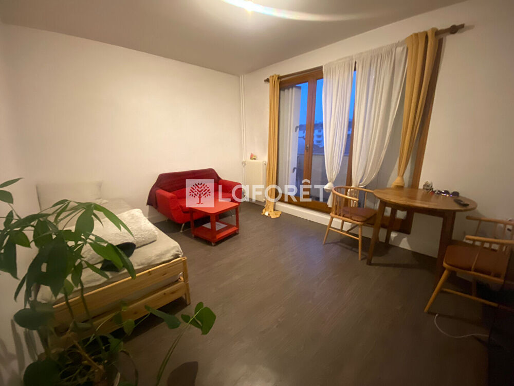 Location Appartement 1 pièce 27 m² - Widok 2