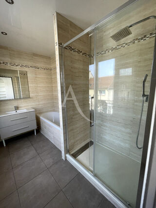  Appartement à louer 5 pièces 107 m²