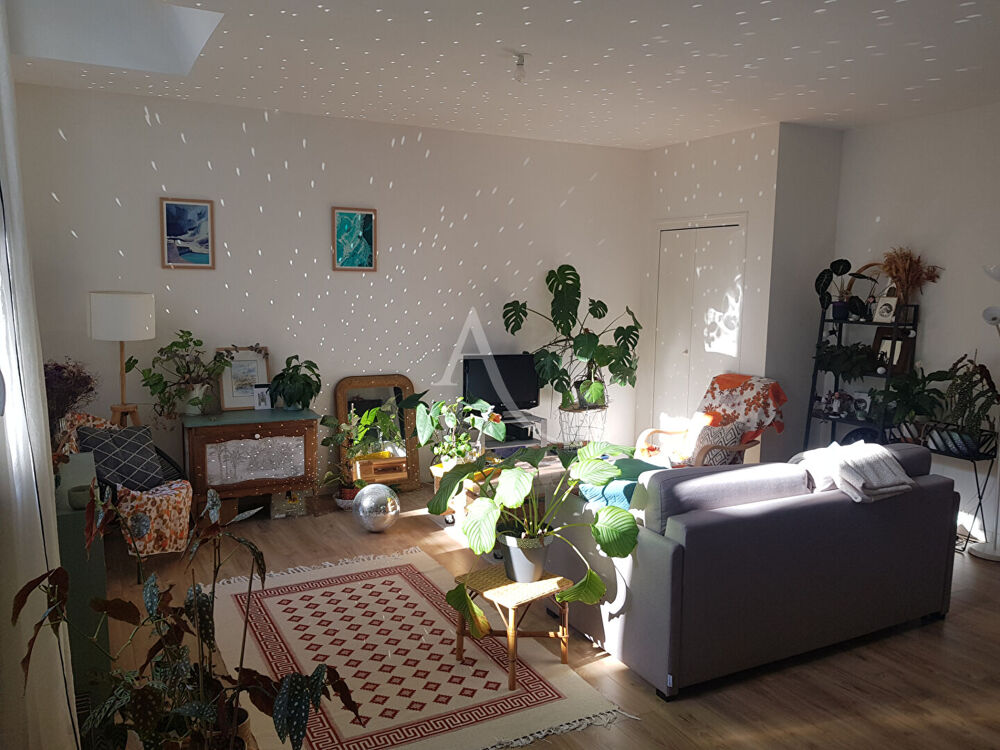 ROCHEFORT - Appartement T3 rénové, proche place Colbert -