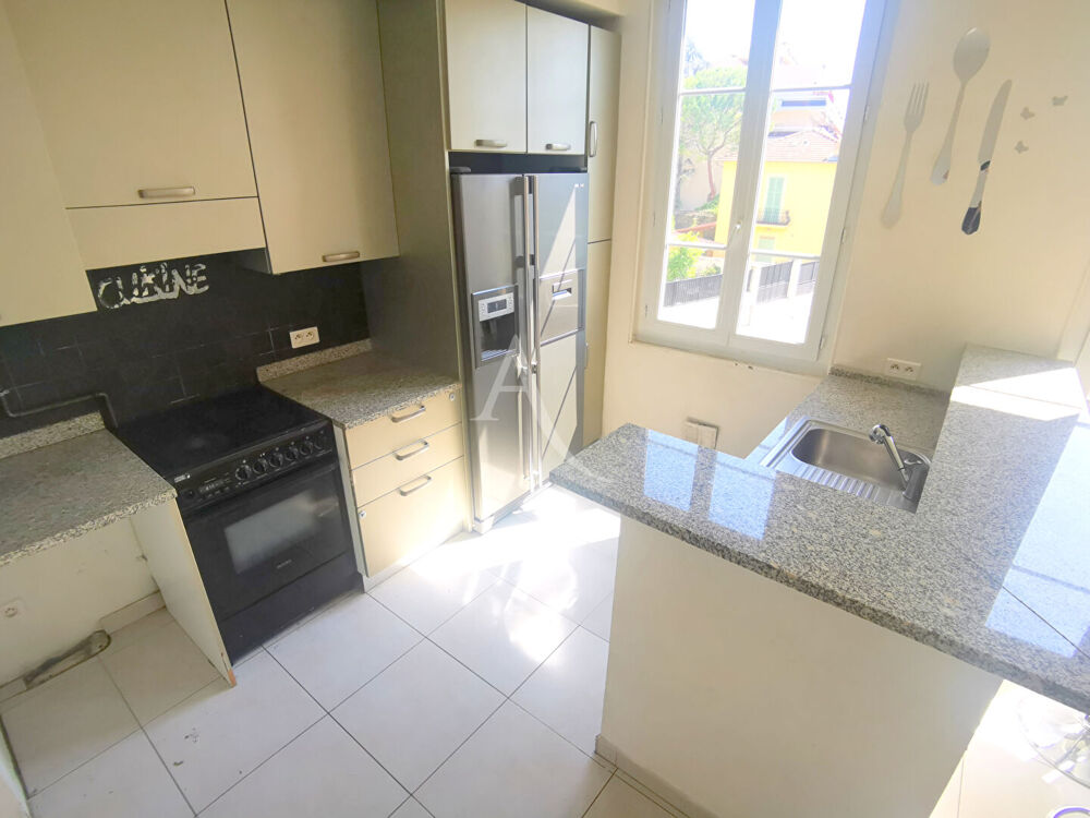 SAINT MAURICE : APPARTEMENT 3 PIECES LUMINEUX