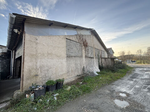   Entrepôt / local industriel  à Saint Seurin Sur L Isle de 438 m2 