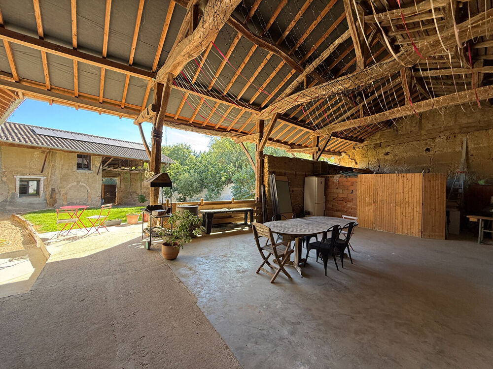 Vente Maison Charme, volumes et potentiel pour ce corps de ferme Illiat
