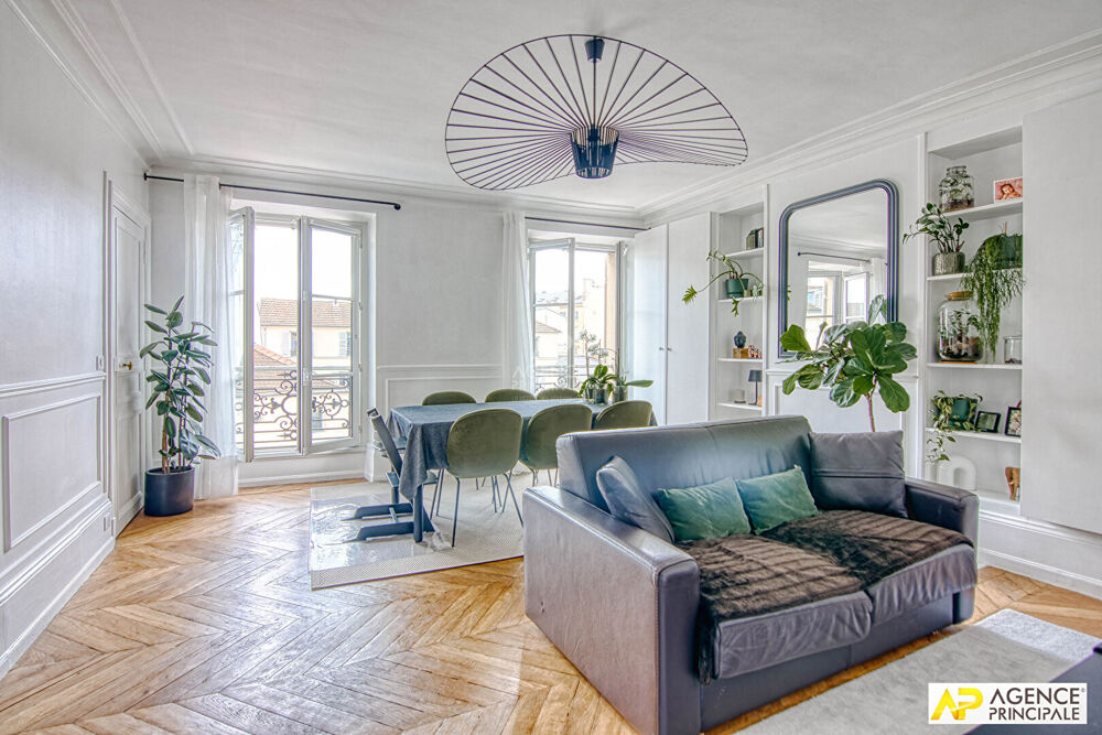 Vente Appartement Versailles Mairie-Chantiers   Appartement 3 pièces 73.88 m² au sol situé au 2ème étage avec cave et grenier Versailles