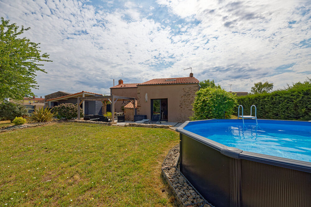 Maison familiale en pierre - Lege