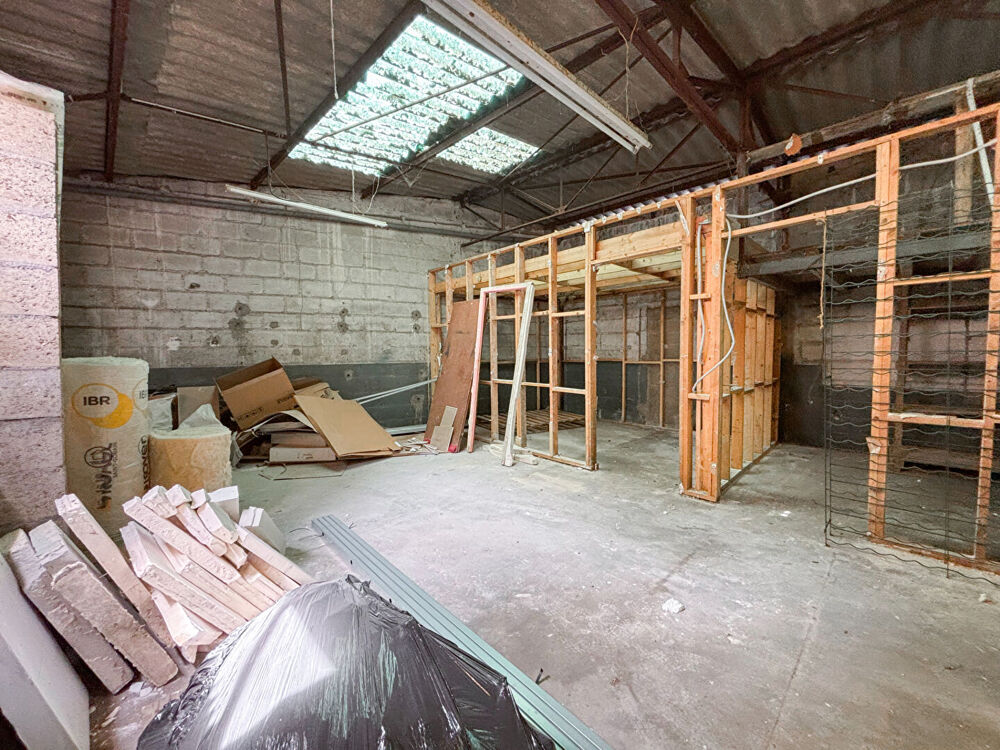 A vendre - Hangar de 82 m² à rénover - Projet maison avec cour "Angers Frémur / Eblé"
