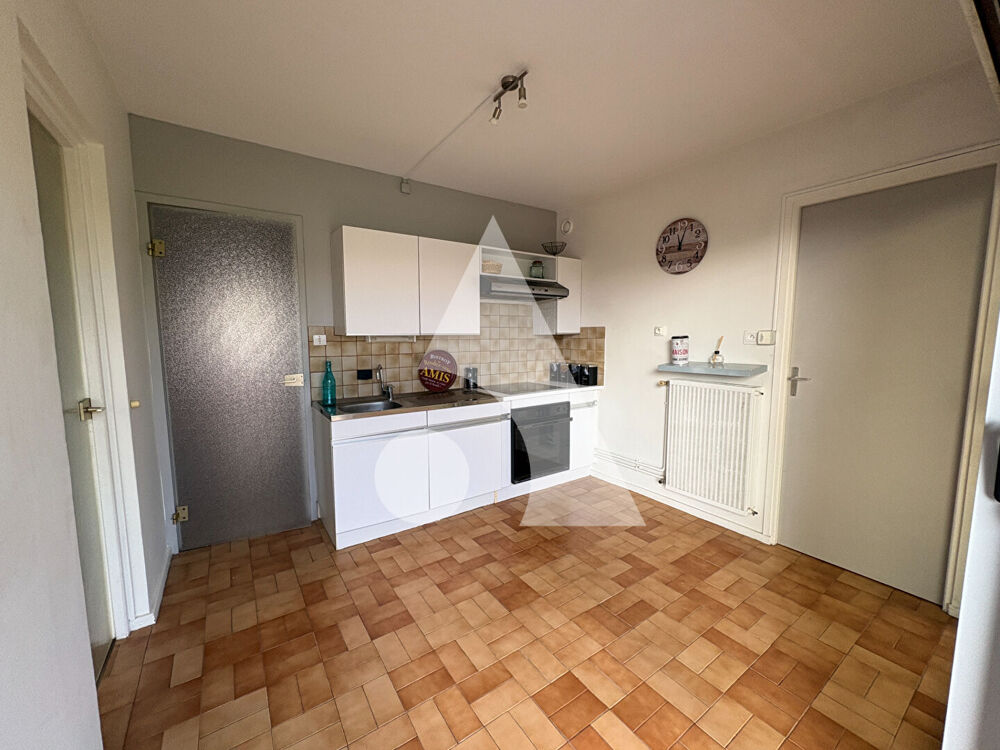 T3 lumineux avec garage et cave à proximité des commodités