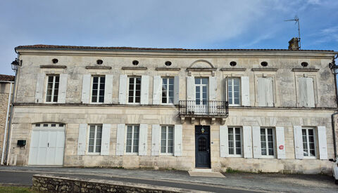   Rare à la vente - Maison bourgeoise de charme en coeur de ville de NANCRAS. Maison - 9 pièce(s) - 265 m²