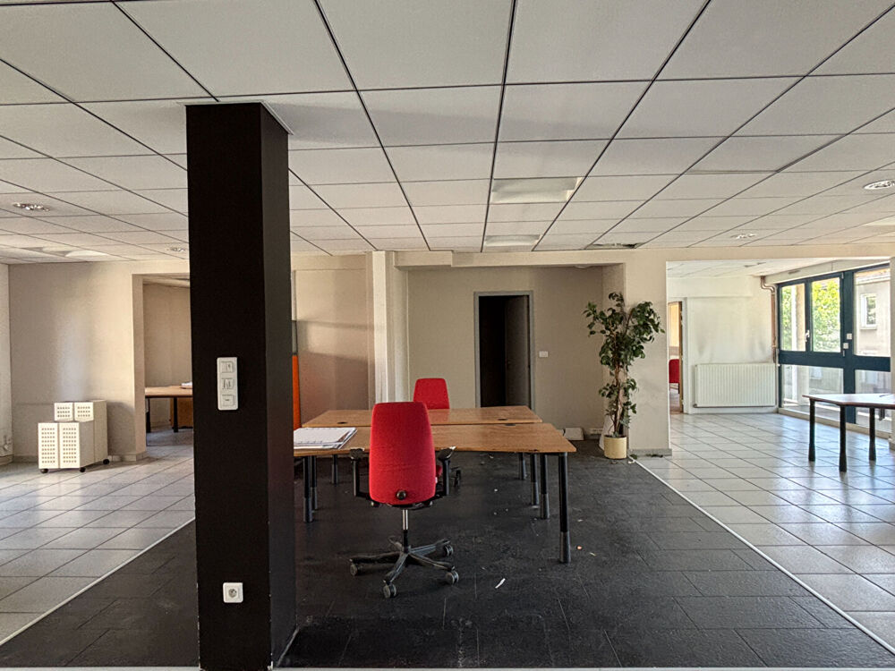   À VENDRE - BUREAUX de 277 m² 
