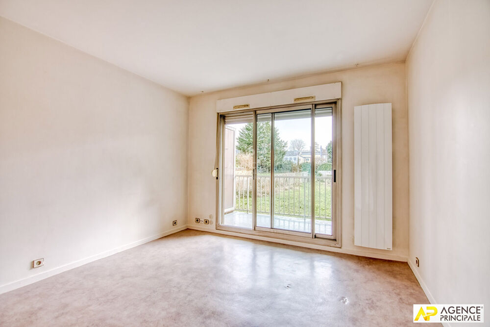 Vente Appartement Versailles Rive-Droite Studio 26 m² situé au 1er étage avec ascenseur et balcon Versailles