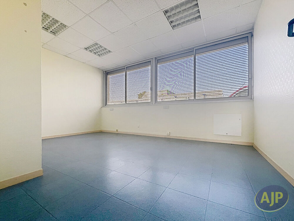   Local commercial Segre Segre