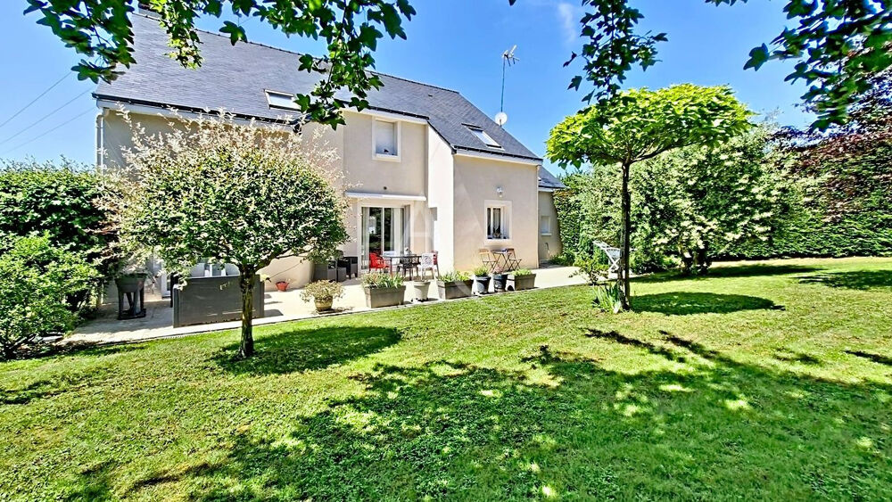 Maison 8 pièces 222 m² · à Briollay · 222 m² · 473 500 €