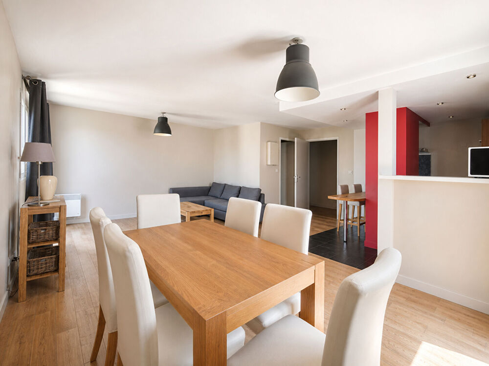 Vente Appartement TOURS HYPERCENTRE Élégant appartement de 66 m² avec parking, à deux pas de la gare TGV, bus, tramway, commerces, écoles... Tours